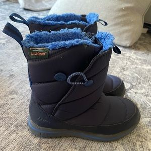 LLBean Kids Ultra lightweight winter boots Size 1